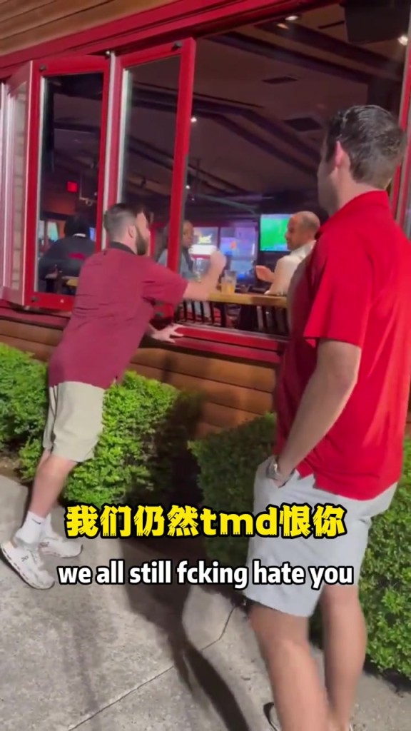 余恨未消！獨(dú)行俠球迷偶遇尼克-哈里森：我們?nèi)匀籘MD恨你！