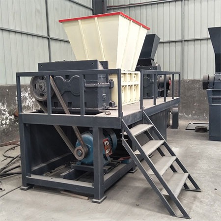 Double axis shredder