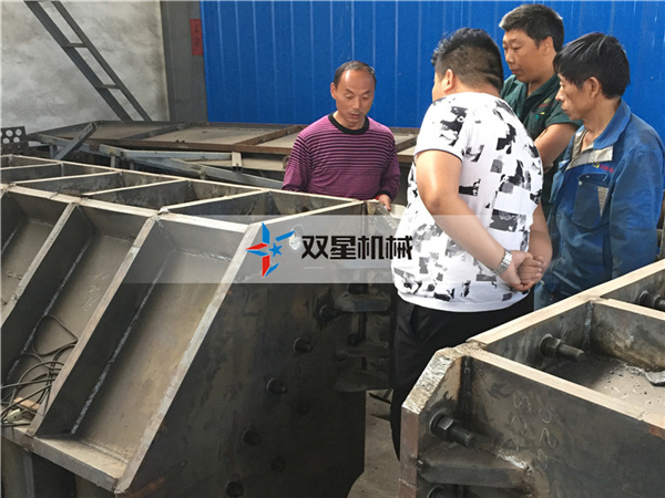 金屬粉碎機設備客戶現場參觀