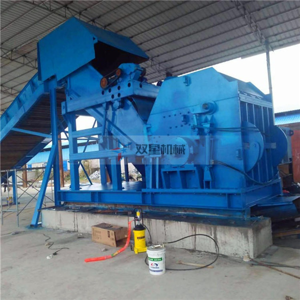 <a href='http://www.sbd110.com' target='_blank'><span>金屬破碎機</span></a>河北保定設備安裝現場