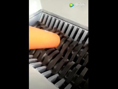 雙軸撕碎機客戶現場試機