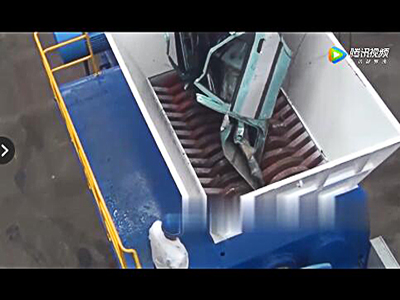 2000型雙軸撕碎機撕碎汽車現場