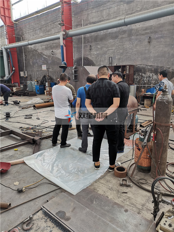 廢鋼破碎機設備客戶現場考察