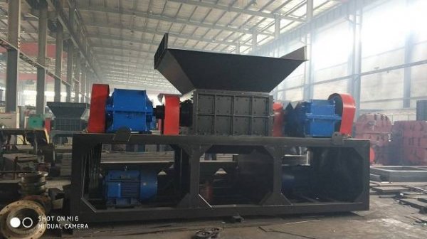 1小時產20噸的油漆鐵桶撕碎機賣多少錢？可以除漆除雜嗎？