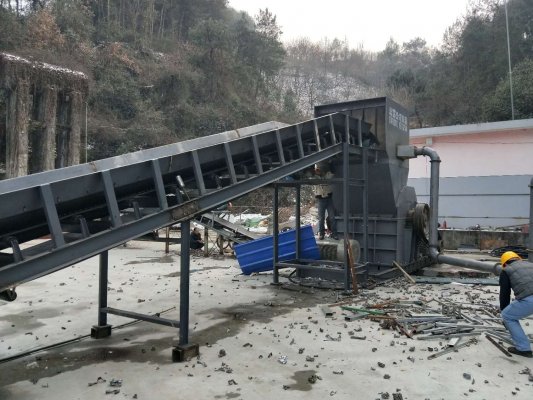 陜西日產100噸廢鋼破碎機生產線客戶現(xiàn)場，具體配置？