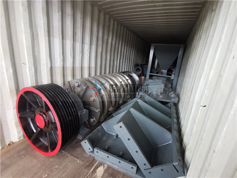 斷橋鋁破碎機金屬破碎機設備出口裝車發貨實拍