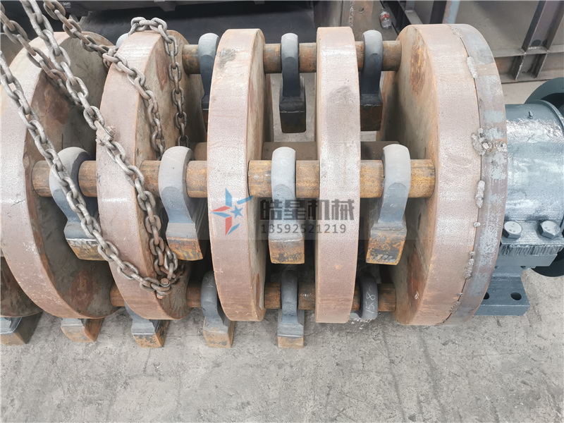 金屬破碎機在設備運行中機身發生強烈振動，由哪些原因導致