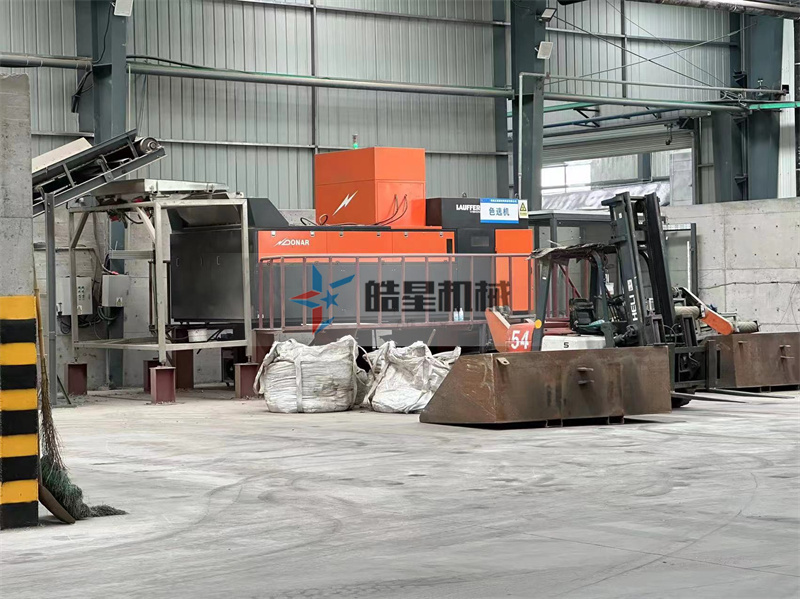金屬撕碎機作業現場