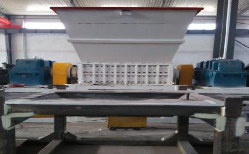 哪些因素決定著<a href='http://www.sbd110.com/ssxl/10.html' target='_blank'><span>金屬撕碎機</span></a>的價格